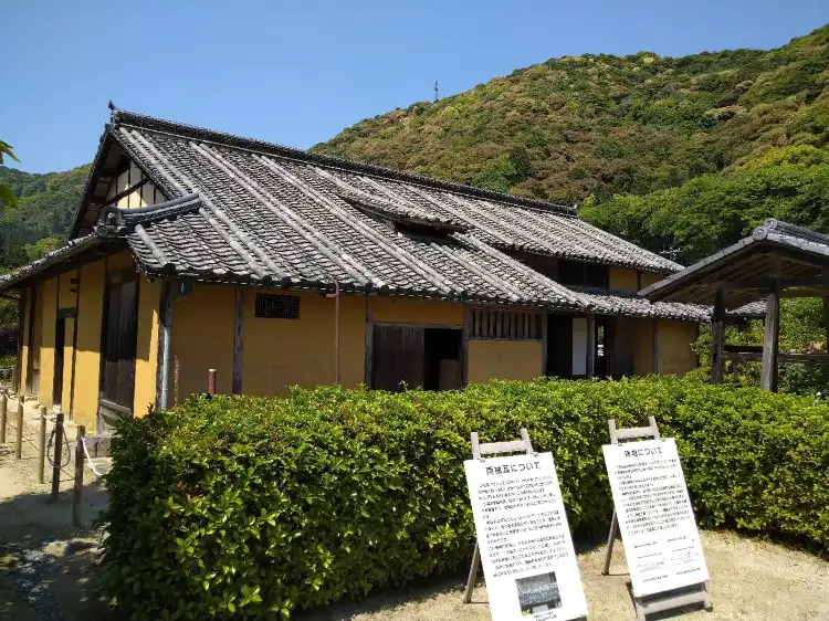 Hotel dekat Old Mekata Family's House