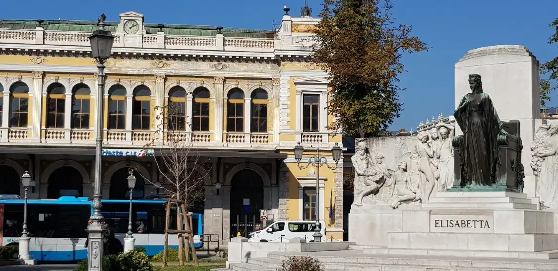 Hotels near Statue of Sissy, Empress Elizabeth of Austria