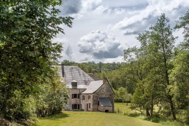 Hôtels à : Doische
