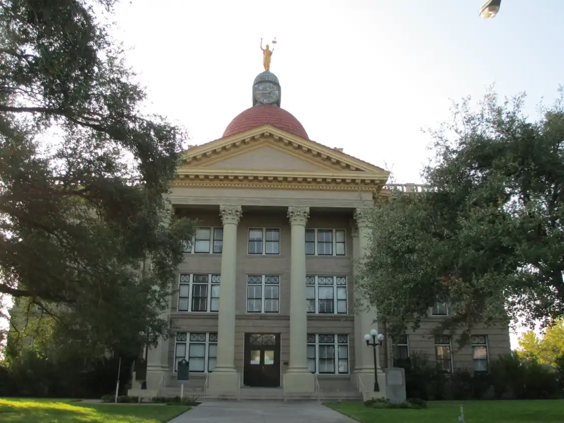 Hotels near Bee County Courthouse