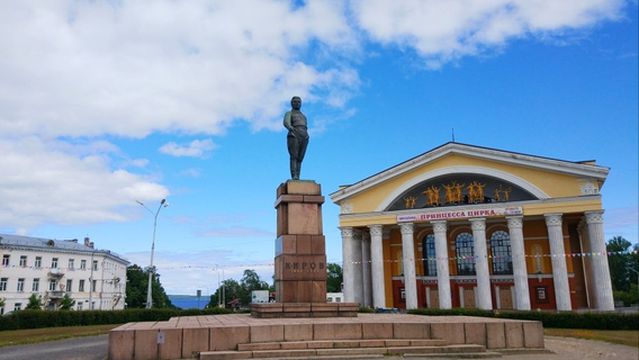Monument S. M. Kirovu