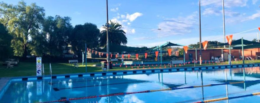 Golden Square Pool