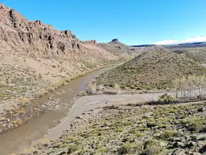 Mirador confluencia ríos Neuquén y Varvarco