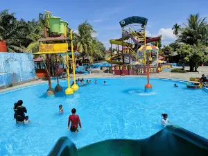 Kolam Renang Sam Tirta