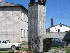Обелиск памяти рабочих лесозавода №45 (ООО «Харовсклеспром»),