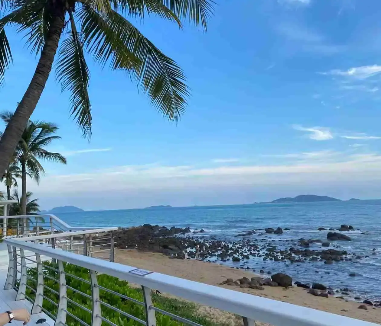 Hotels near Tianya Town