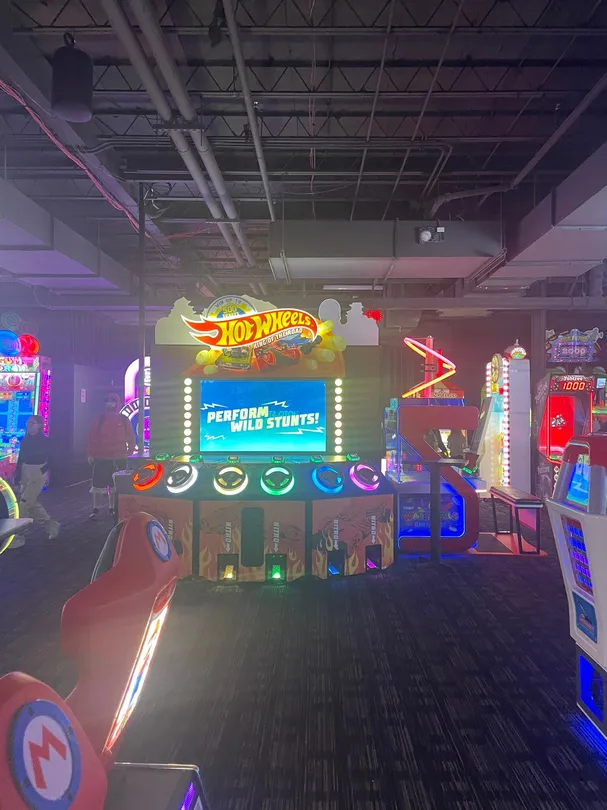 2_Dave & Buster's - Arcade