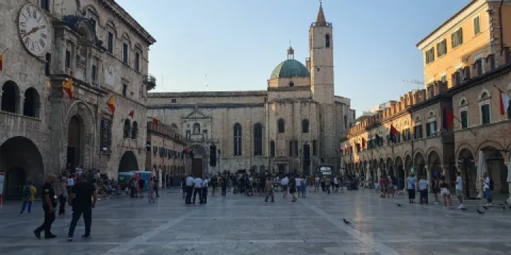 阿斯科利皮切諾人民廣場