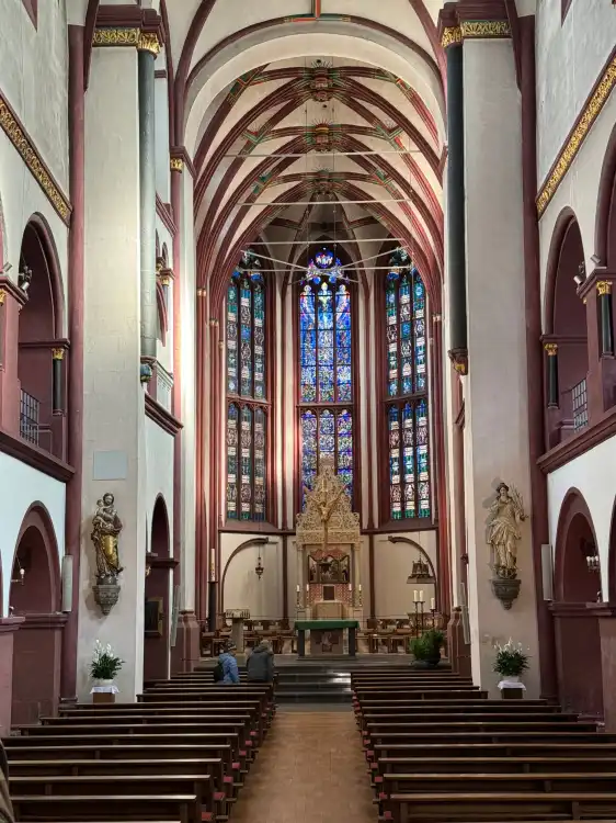 鄰近聖母教堂的酒店