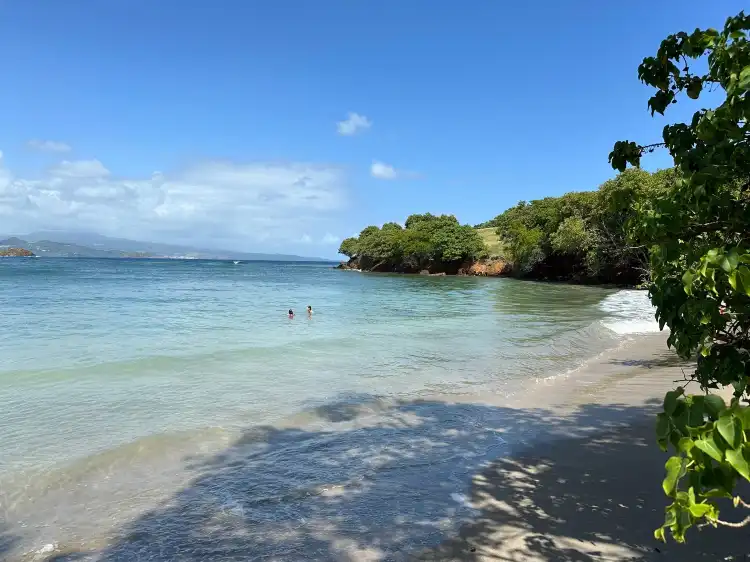 Hotels near La Breche