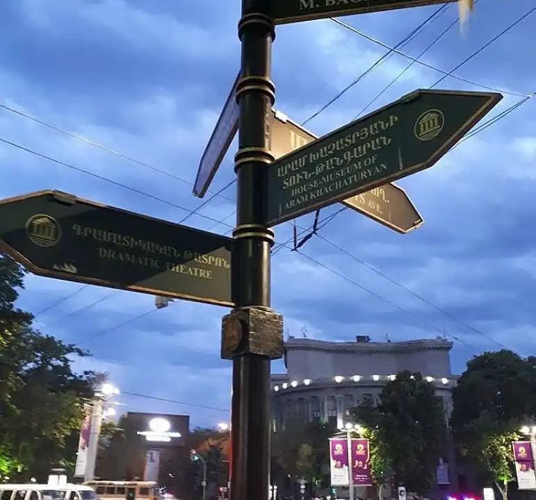 イェレバンヤン湖周辺のホテル