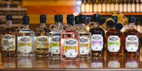 Tennessee Legend Distillery at Maddux Place