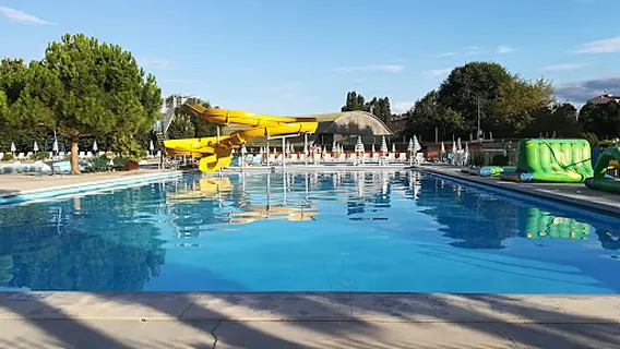 Piscine Albamare