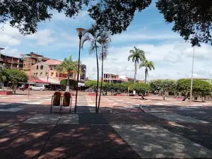Plaza Principal Hernan Roca