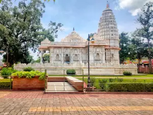 Shree Gajanan Maharaj Temple and Bhaktniwas