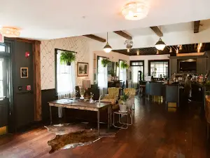 Vanderbilt Lakeside Bar Room & Guesthouse