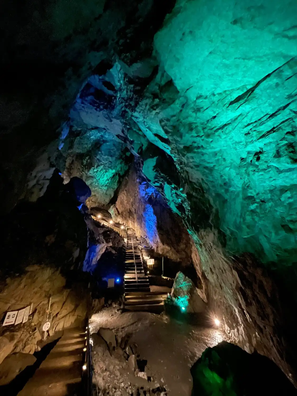 Hotels near Nippara Limestone Caves