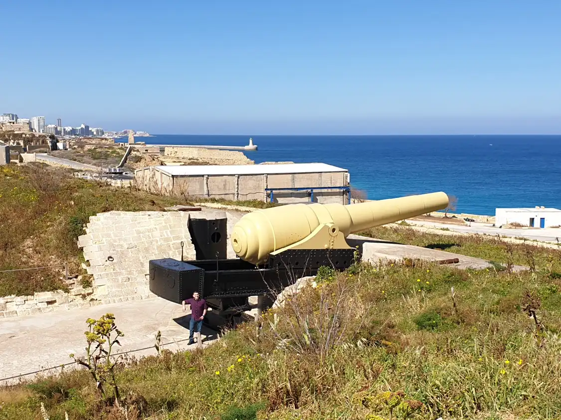 Hotels near Fort Rinella