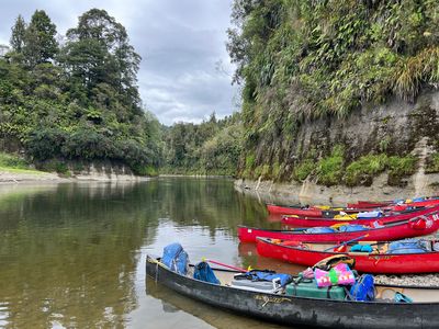 Canoe Safaris Lodge & Whanganui River Tours