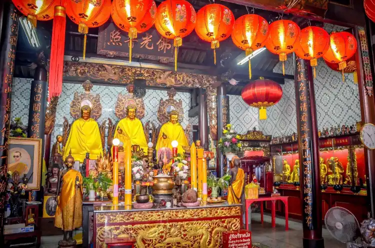 Hotels near Wat Chin Prachasamoson