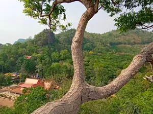 Wat Tham Pha Kham