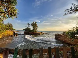 Obyek Wisata Pantai Sungai Suci