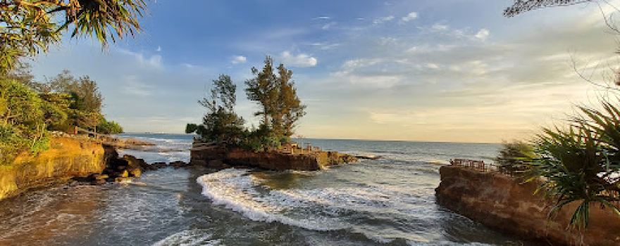 Obyek Wisata Pantai Sungai Suci