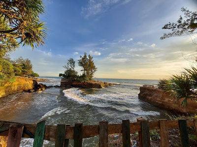 Obyek Wisata Pantai Sungai Suci