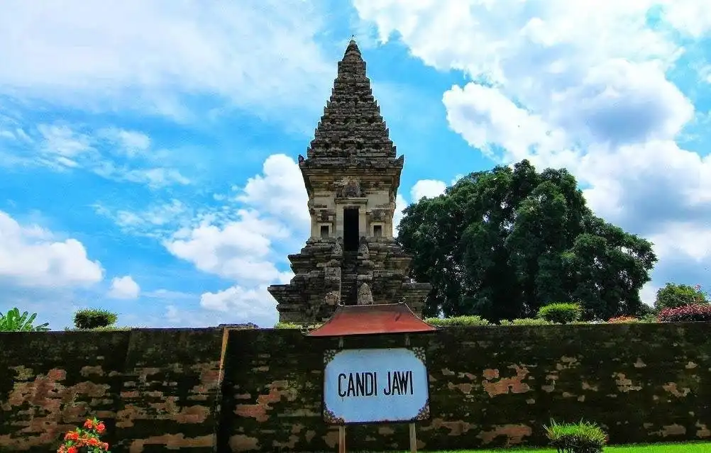Hotels near Jawi Temple