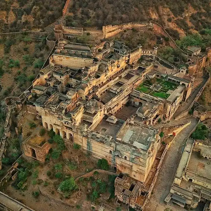 Hotels near Taragarh Fort