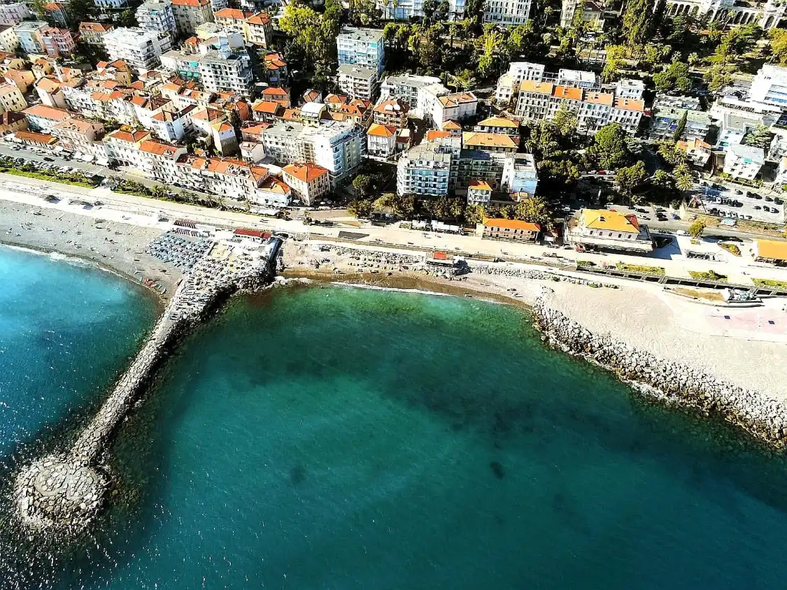 Hotels near Spiaggia l'Anciua