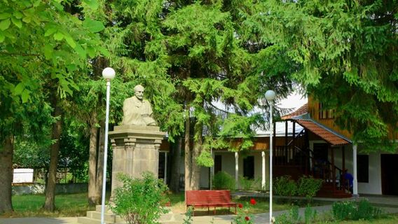 Hovhannes Tumanyan House-Museum