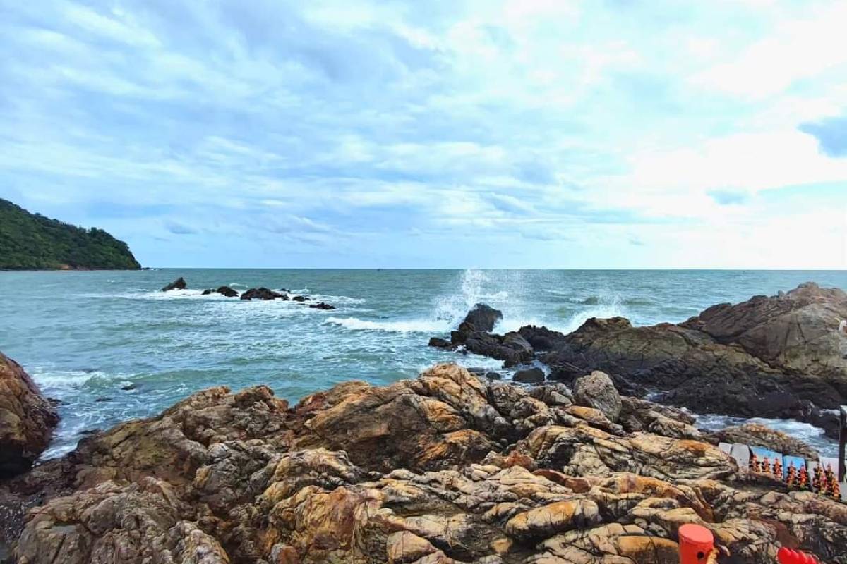 ที่เที่ยวใกล้หาดเจ้าหหลาว