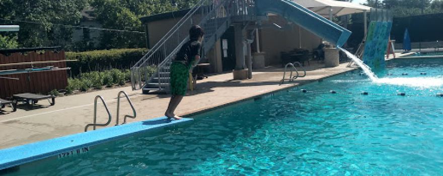 Colonial Park Pool-Membership Required for Entry!!
