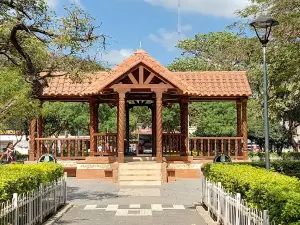 Plaza Principal 13 de Mayo