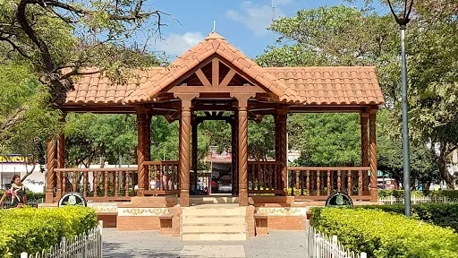 Plaza Principal 13 de Mayo
