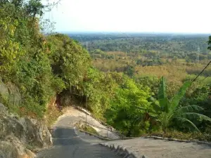 Wisata Bukit Surowiti