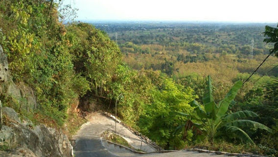 Wisata Bukit Surowiti