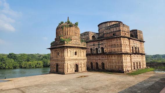 Orchha chhatris