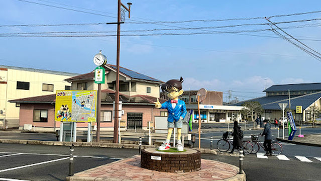 江戸川コナン像「迷宮無しの名探偵」