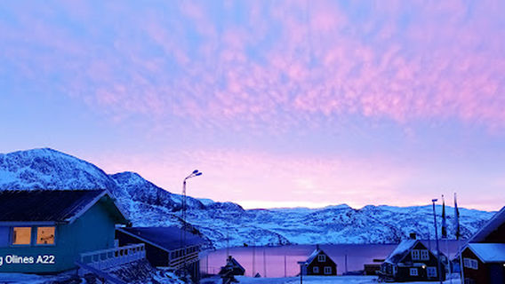 Qasigiannguit Stadion