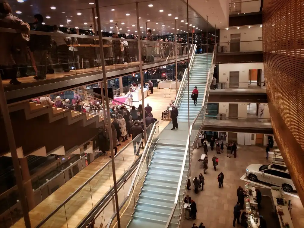 โรงแรมใกล้Four Seasons Centre for the Performing Arts