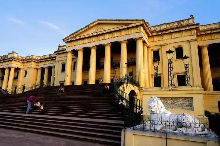 Hotels near Hazarduari Palace Museum
