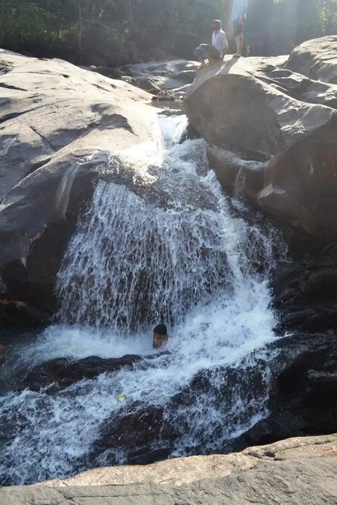 Hotels near Adyanpara Waterfall