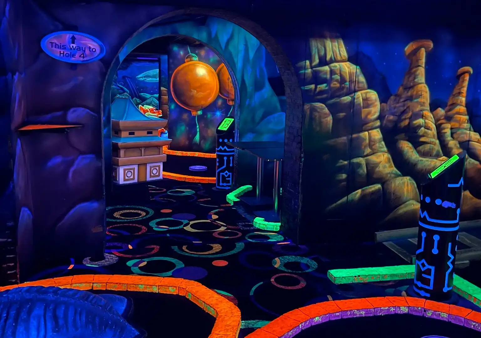Hotels near Glow miniGolf Amsterdam