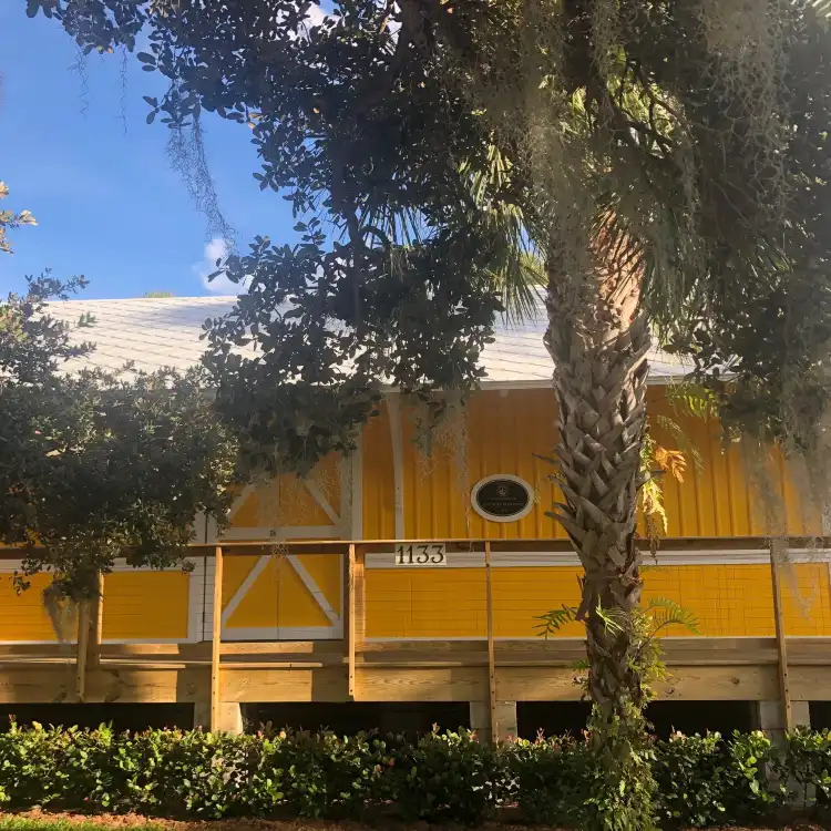 Hotels near Sawfish Bay Park
