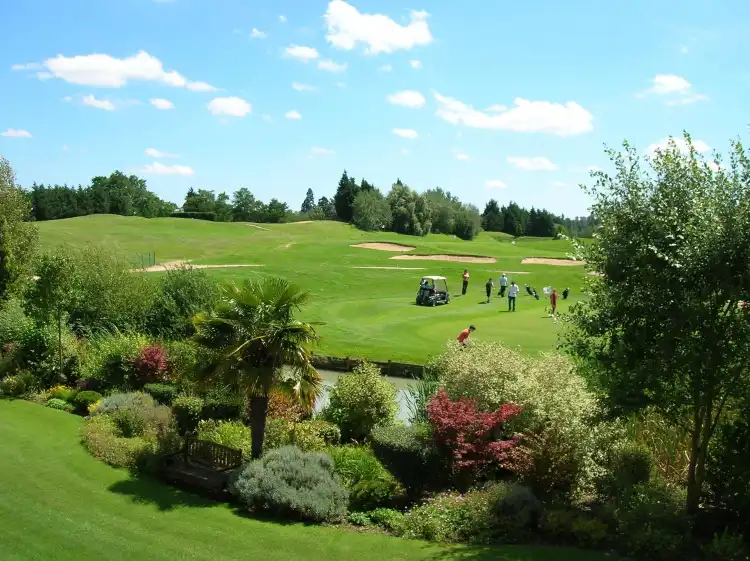 Các khách sạn gần Golf Du Stade French Stud Lupin