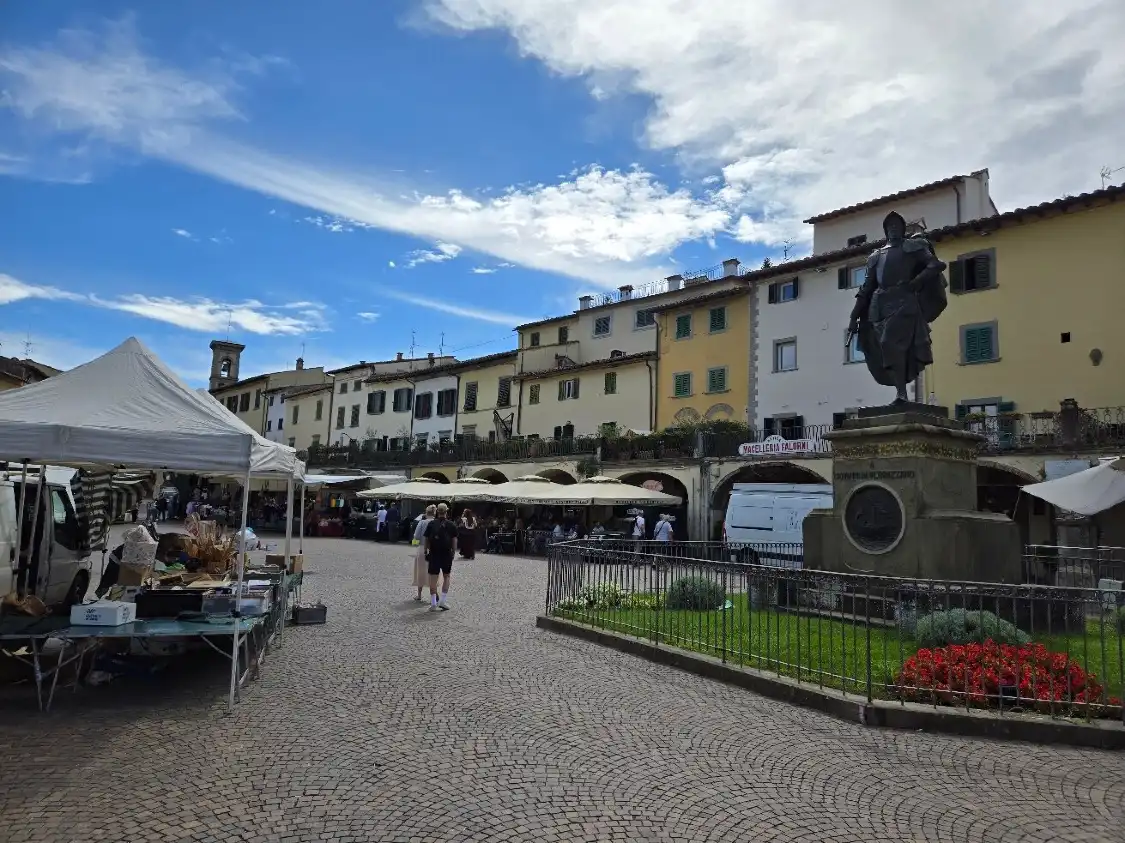 Hotels near Monumento al Navigatore Giovanni da Verrazzano