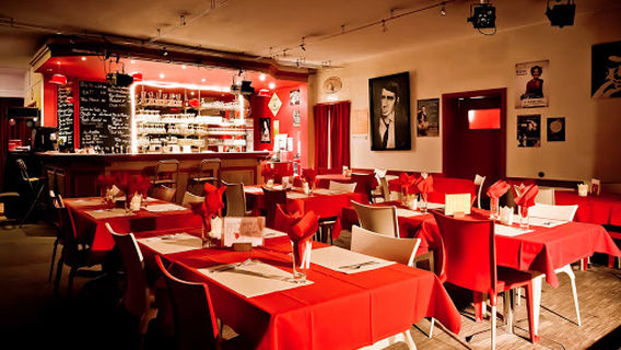 Le Petit Chapeau Rond Rouge