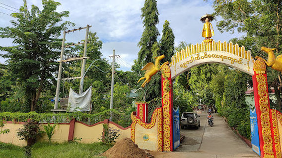 Shwe Pauk Pin Monestry